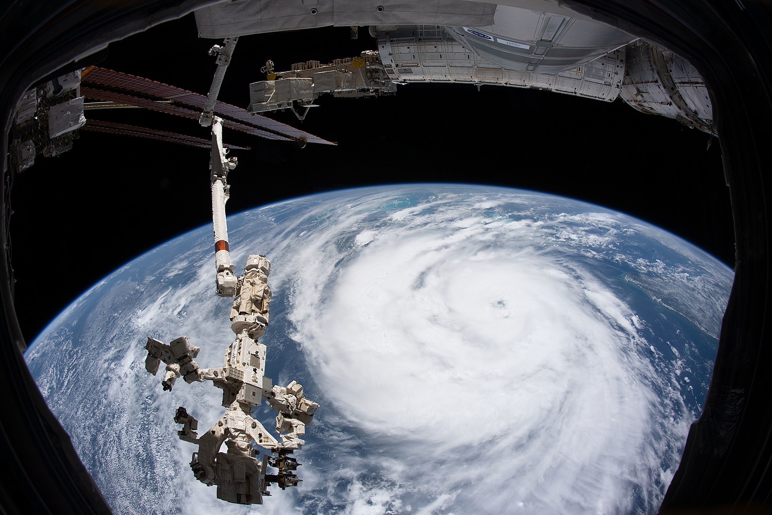 1536px-ISS-65_Hurricane_Ida_above_the_Gulf_of_Mexico_%284%29.jpg