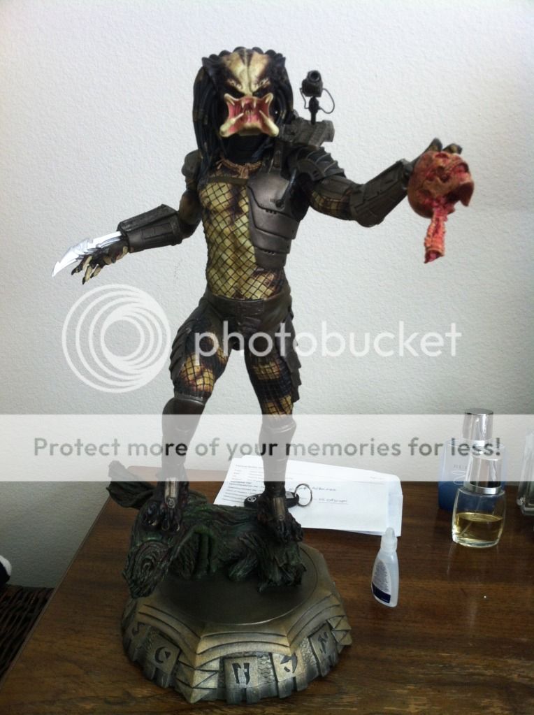 predatorstatue9.jpg