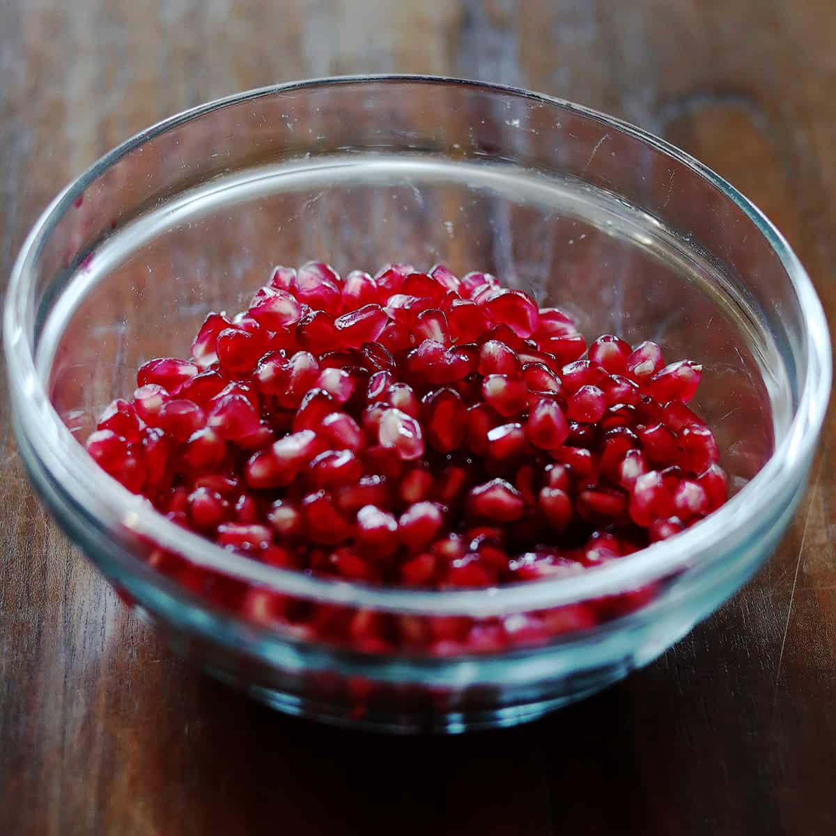 how-to-cut-a-pomegranate-recipe.jpg