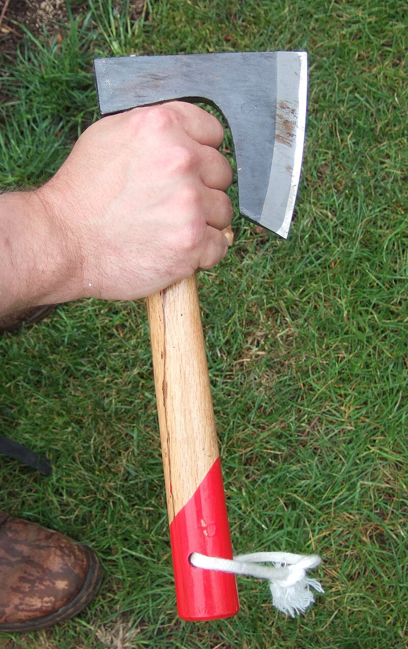 800px-Japanese_bearded_axe%2C_held.jpg