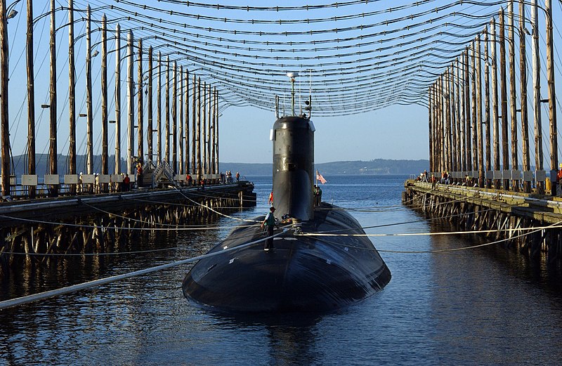 800px-USS_Jimmy_Carter_being_depermed_2.jpg