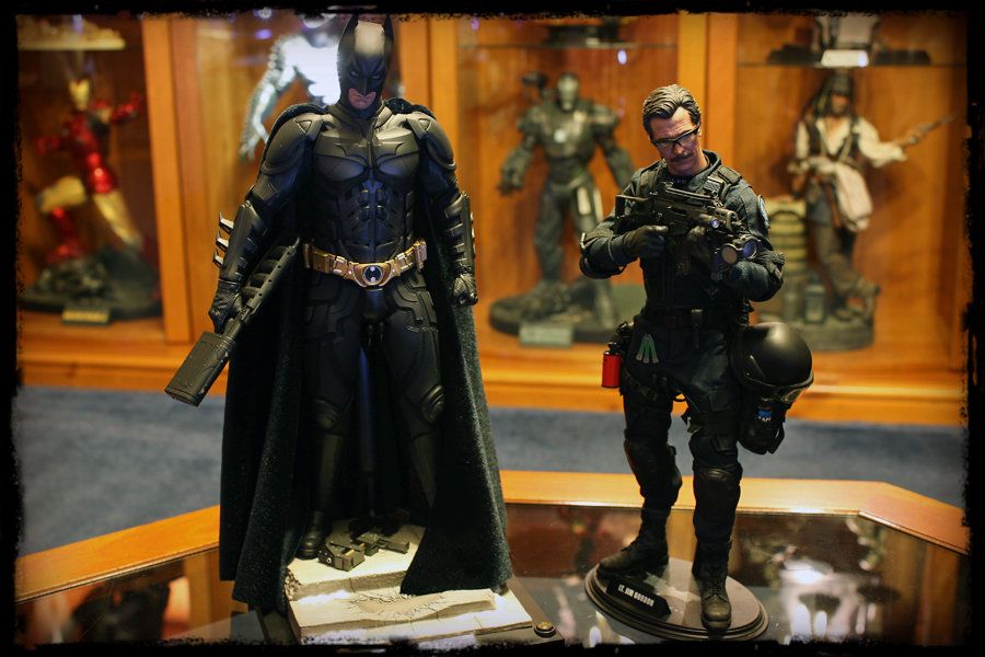 HotToysDX12Batman31.jpg