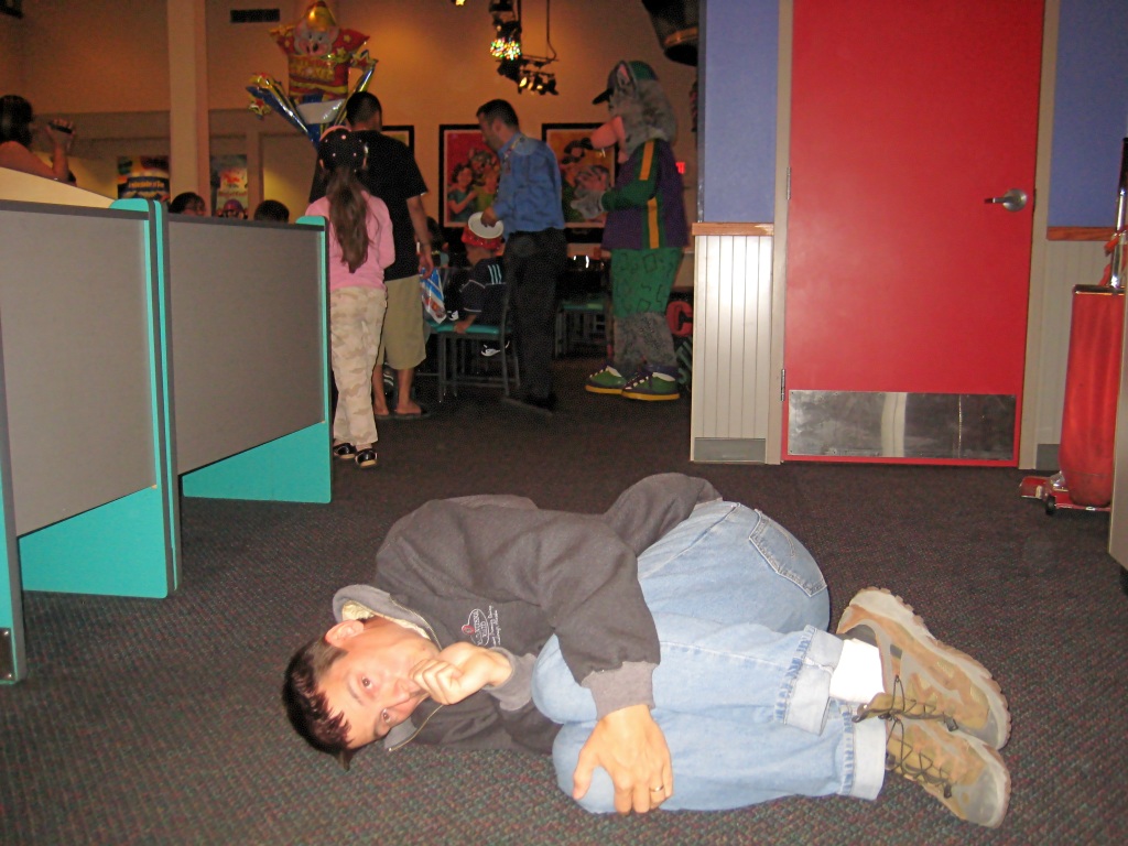 david_at_chuck_e_cheese_1024.jpg