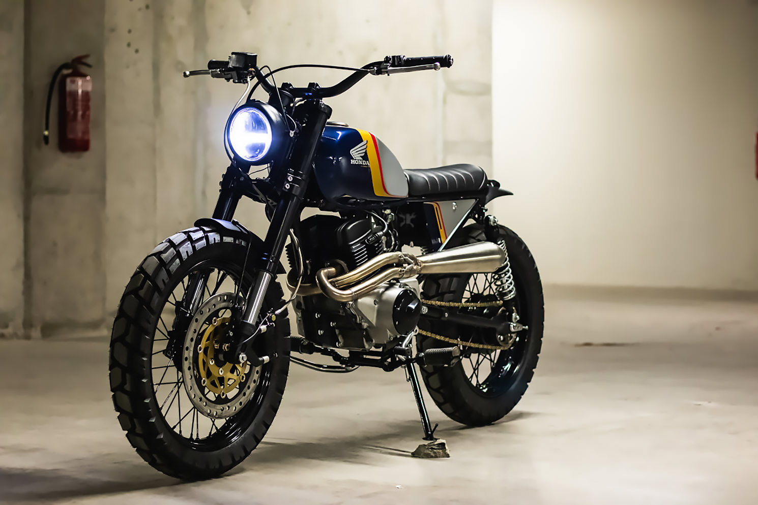 Honda CM200T scrambler by Custommade C.A.