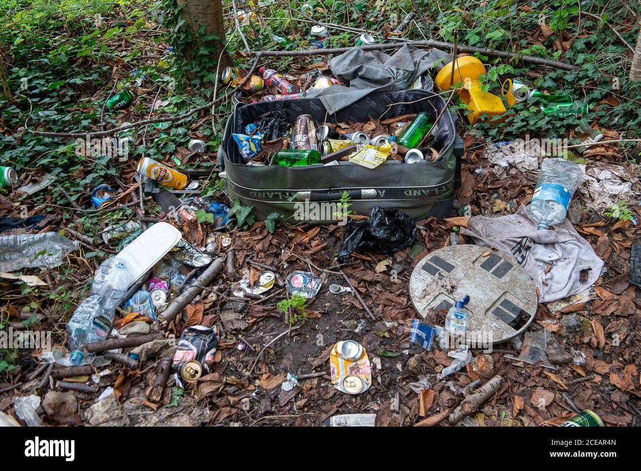 slough-berkshire-uk-31st-august-2020-an-abandoned-case-rubbish-and-empty-beer-cans-litter-the-countryside-by-the-grand-union-canal-in-slough-there-has-been-an-increase-in-the-amount-of-rubbish-left-in-the-countryside-during-the-coronavirus-lockdown-credit-maureen-mcleanalamy-2CEAR4N.jpg