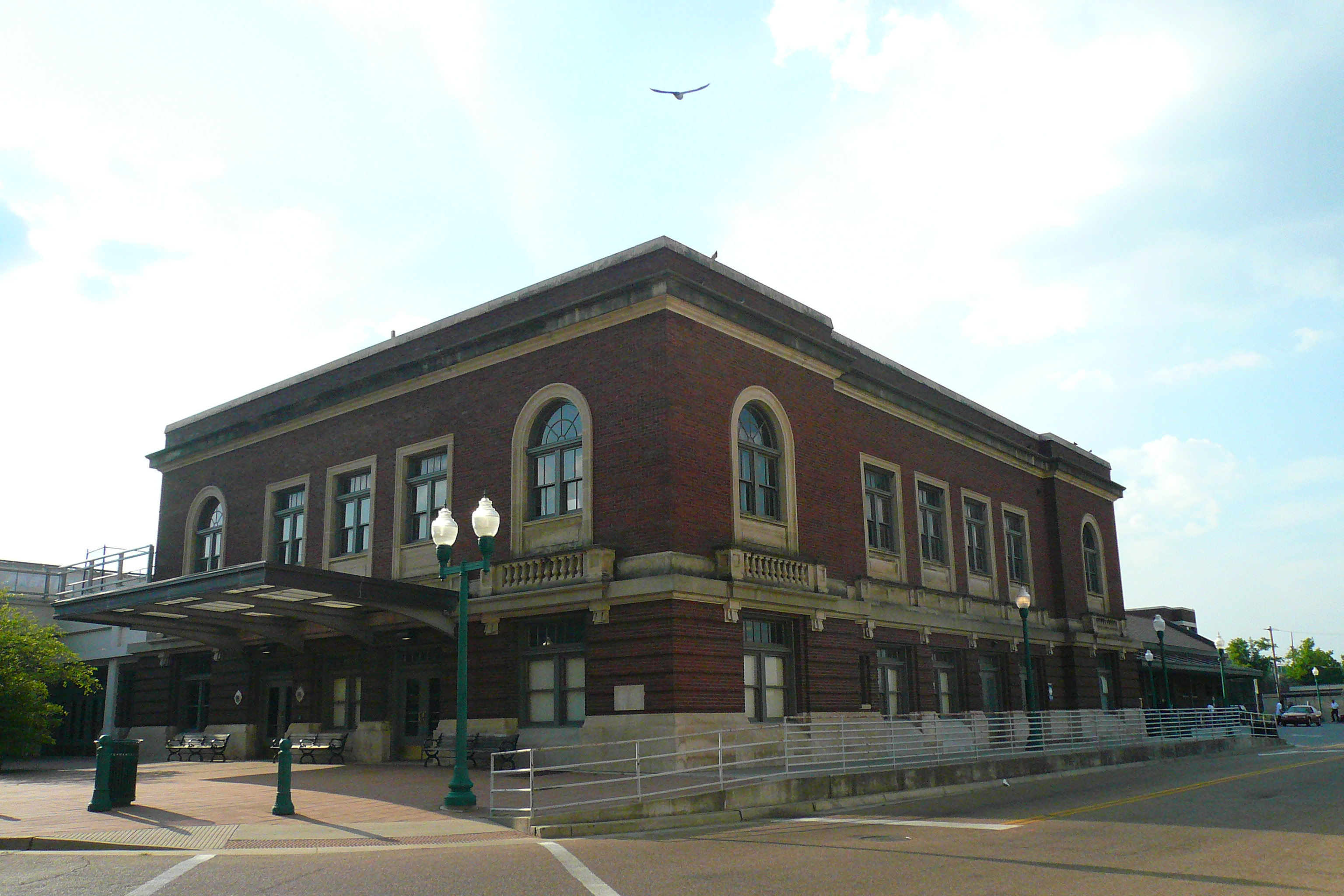 Amtrak_Jackson%2C_MS_Station.jpg