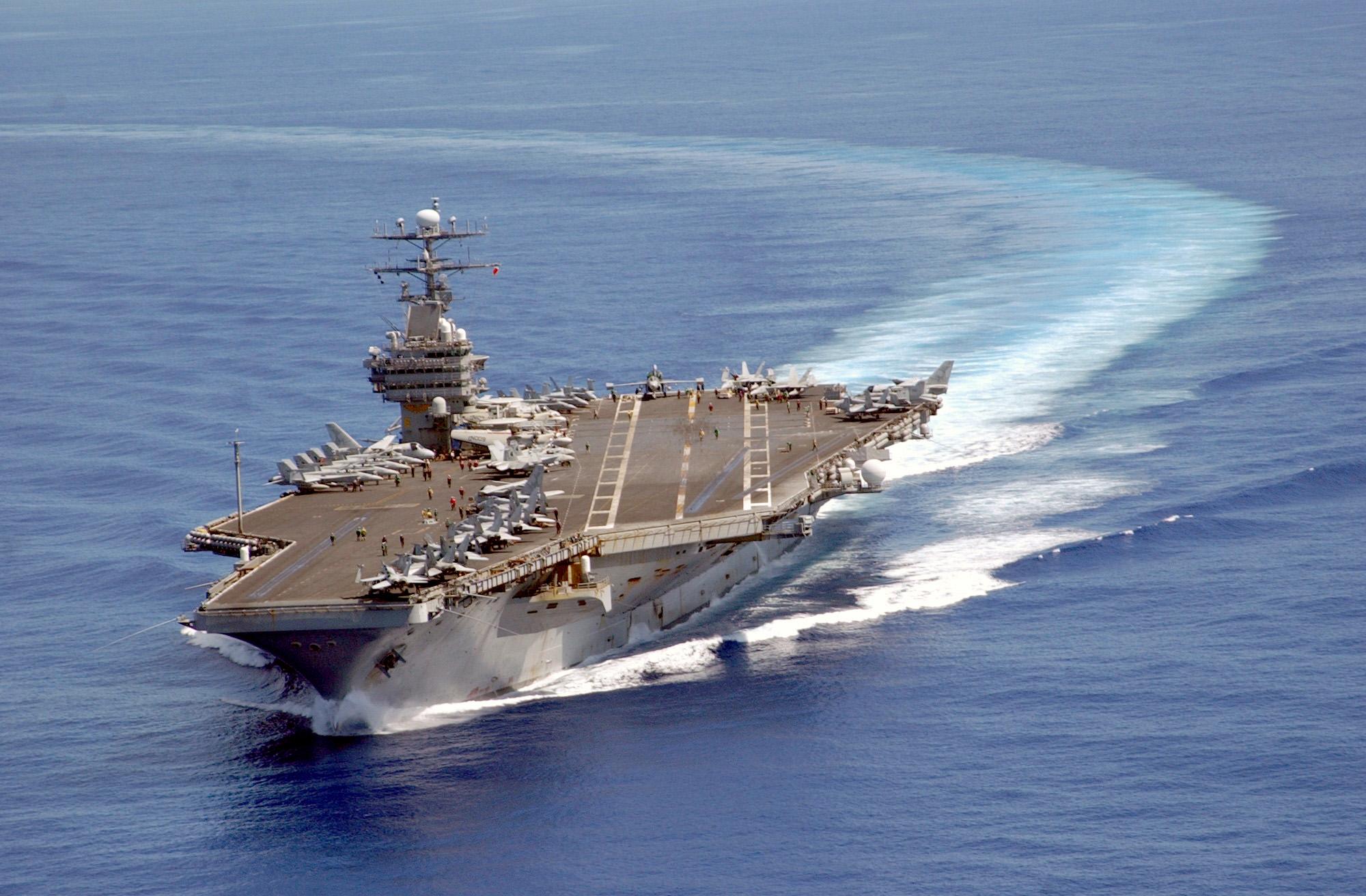 USS_Carl_Vinson_on_patrol_in_the_Pacific_2003-06-10.jpg