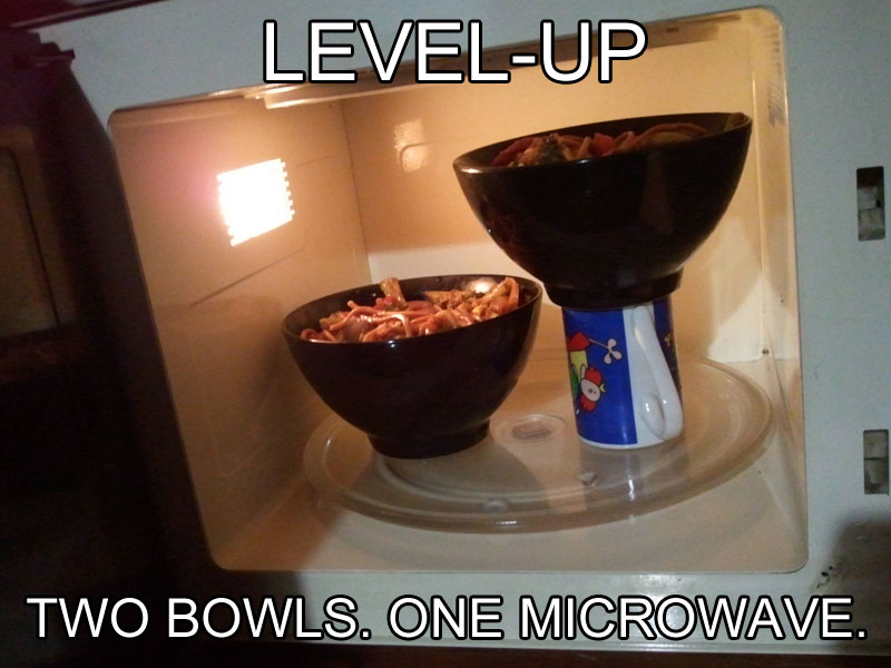 how-to-fit-two-bowls-into-microwave-life-hack.jpg