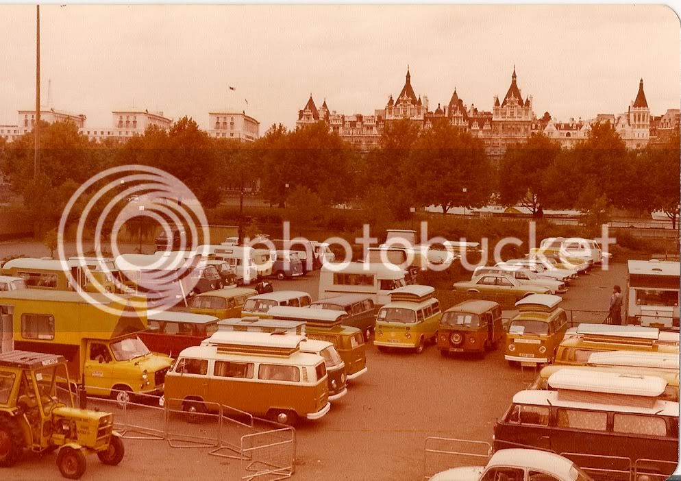 van_market_Waterloo_bridge0001.jpg