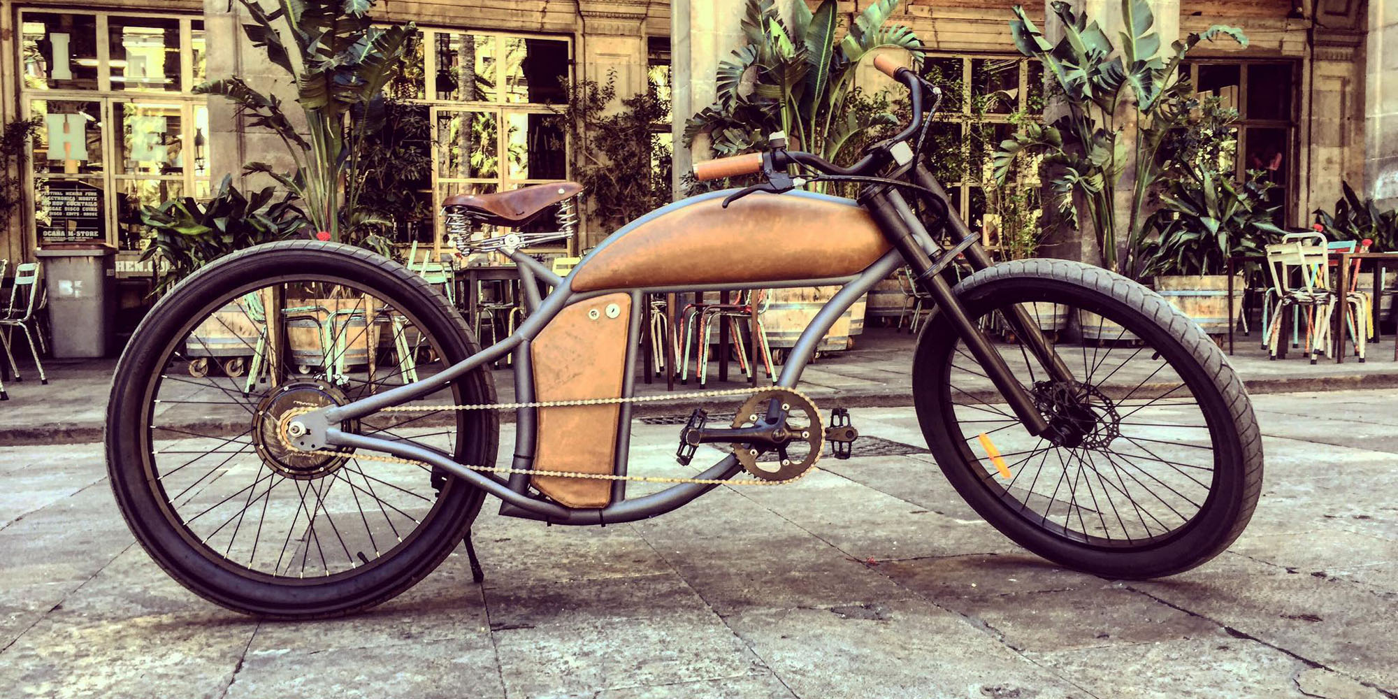 rayvolt-vintage-electric-bike-cruzer-designboom-header.jpg