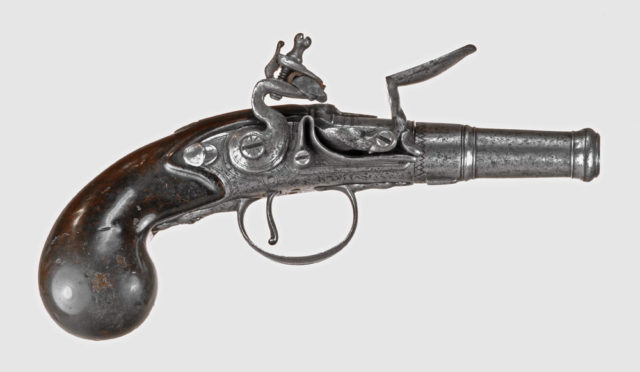 A-flintlock-muff-pistol-with-unscrewable-barrel.-Photo-Credit-640x372.jpg