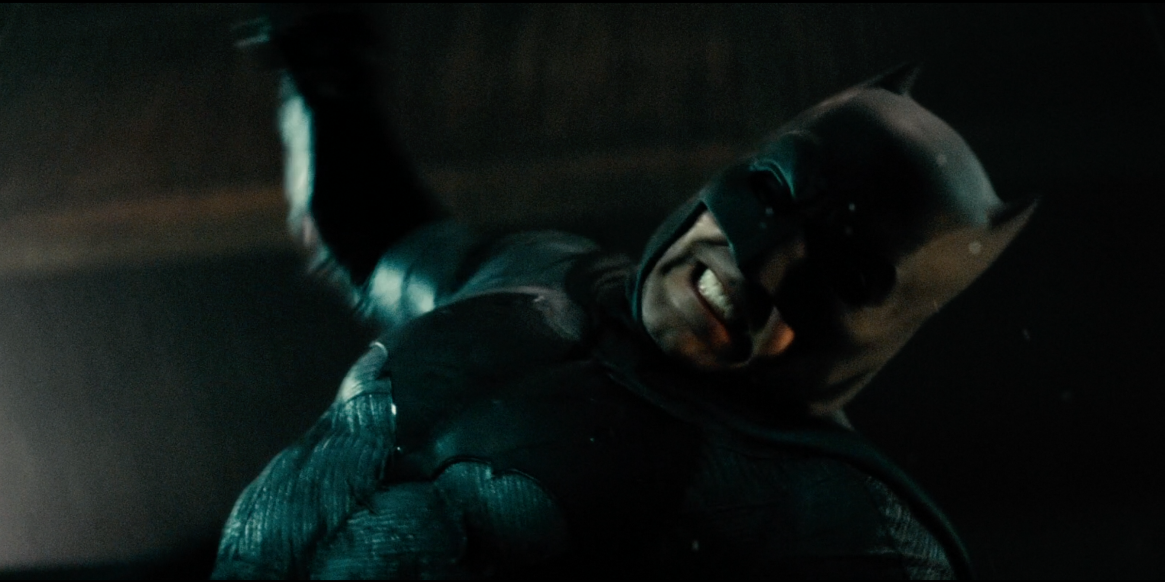 Batman-hitting-a-guy-in-the-warehouse-fight-in-Batman-v-Superman.png