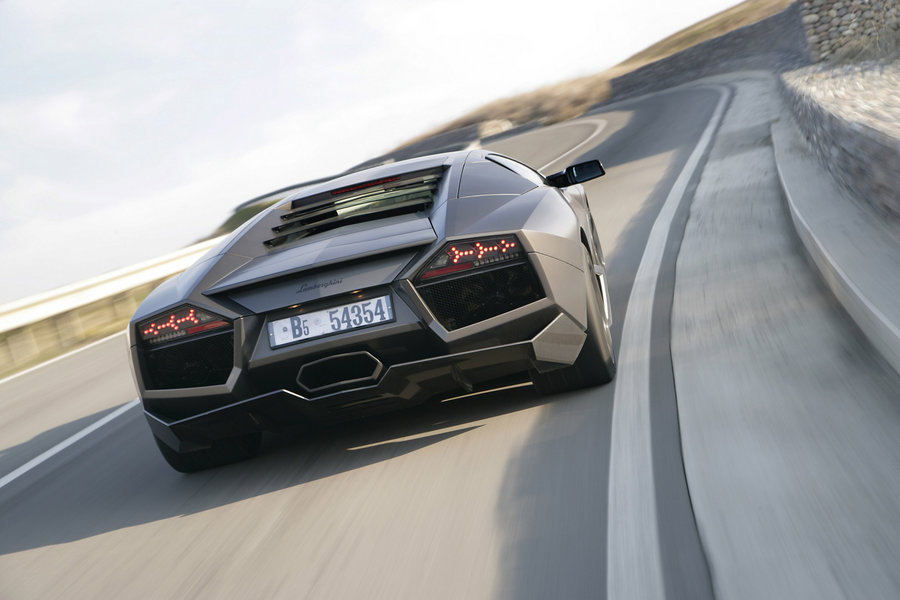 lamborghini-reventon-back-view.jpg