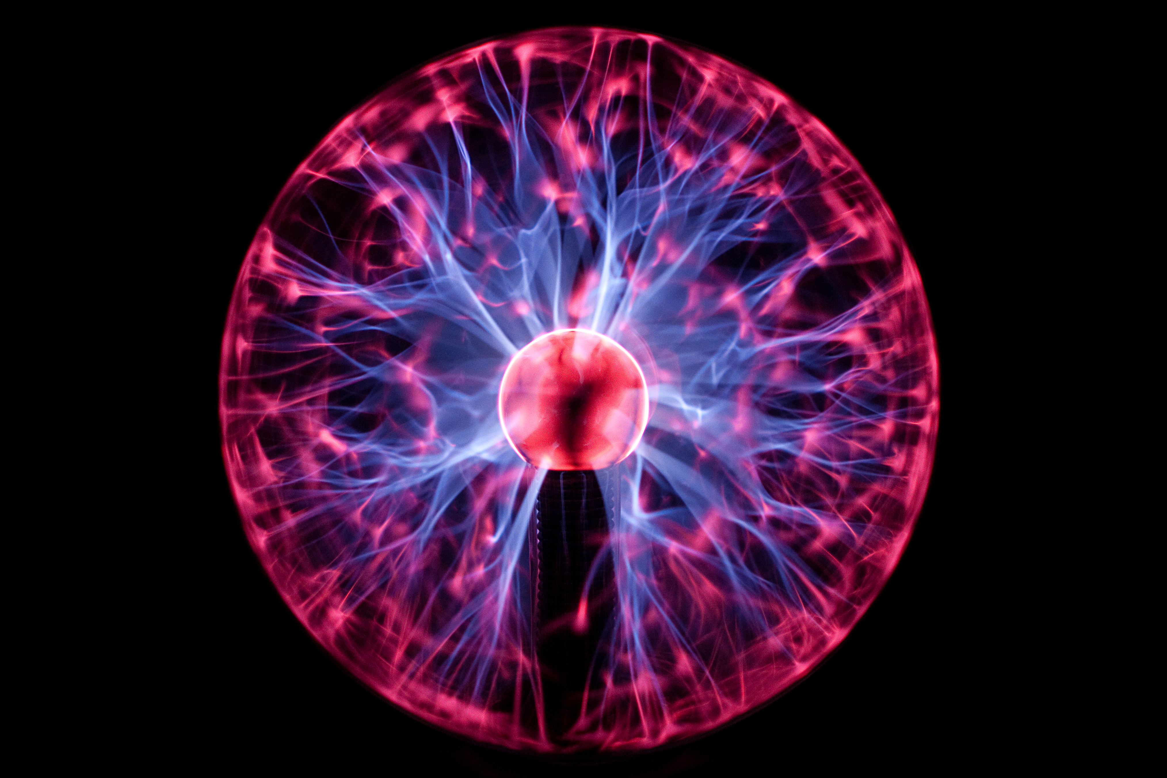 Plasma_Ball_(short_exposure).jpg