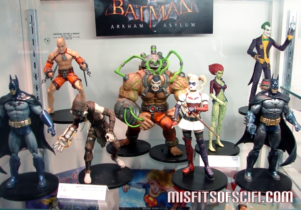Ridiculously-awesome-Batman-Arkham-Asylum-figures-at-DC-Booth.jpg