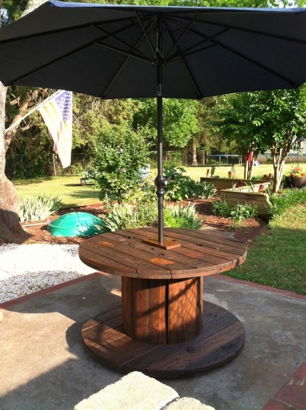 wooden-wire-spool-table-garden-umbrella-backyard-decoration.jpg