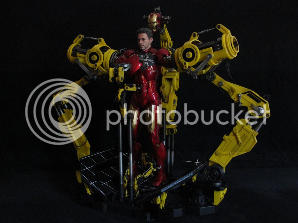 IronMan2-SuitUpGantry7.jpg