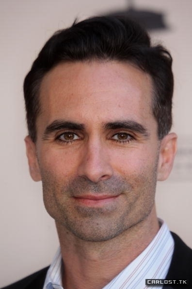 Pre-Emmy-Party-Nestor-Carbonell-lost-15147131-396-594.jpg