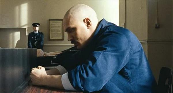 Tom-Hardy-as-Bronson-bronson-11888565-600-323.jpg