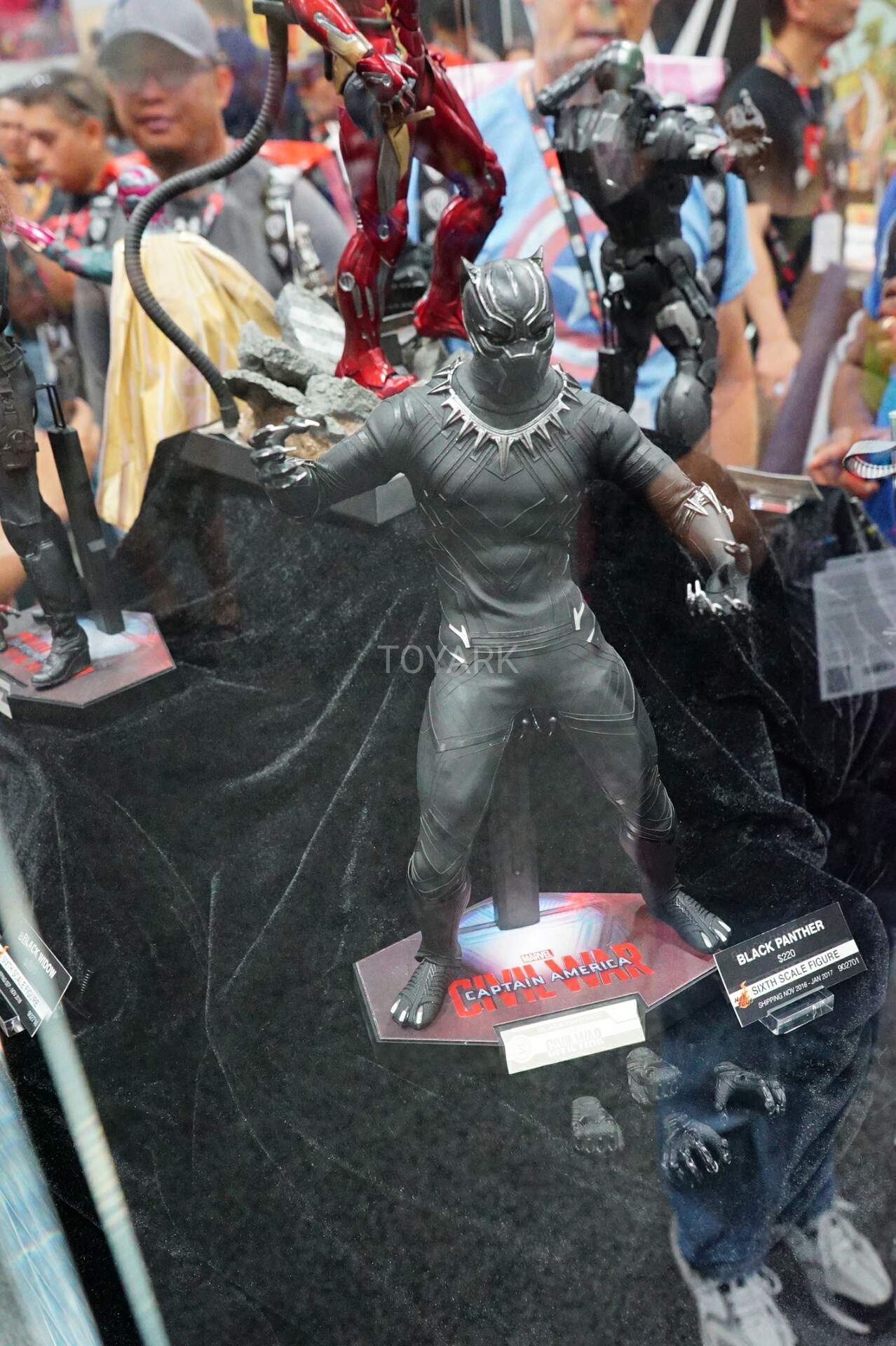 SDCC-2016-Hot-Toys-Marvel-Civil-War-016.jpg