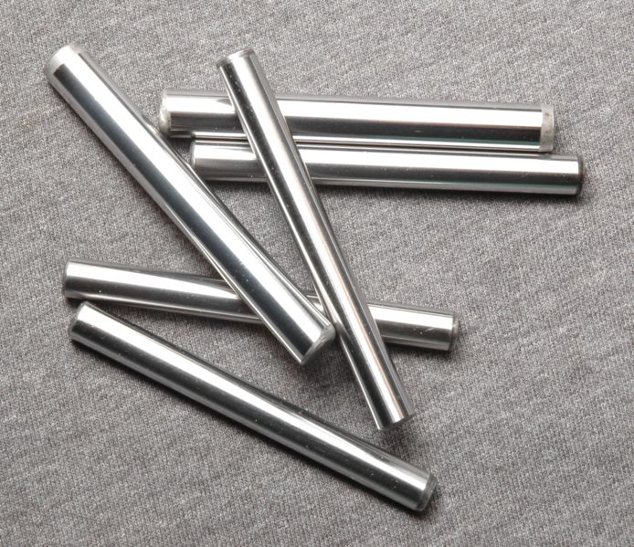 694px-Steel-Dowel-Pins.jpg