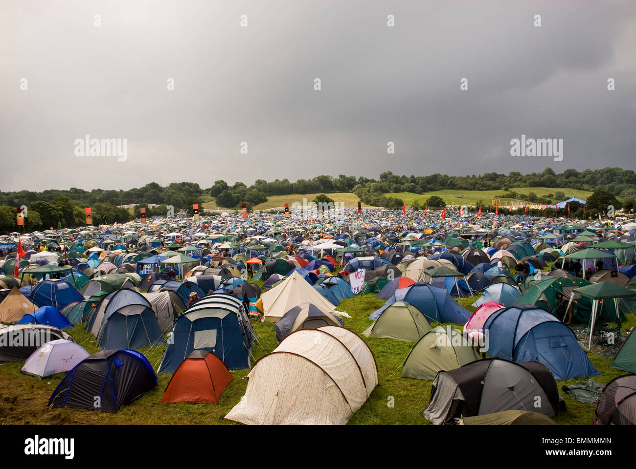 crowded-camping-at-glastonbury-festival-somerset-uk-BMMMMN.jpg