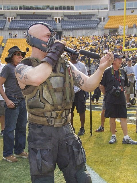 the-dark-knight-rises-location-shooting-pittsburgh-tom-hardy-bane-heinz-field-gotham-stadium-2.jpg