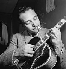 220px-Django_Reinhardt_%28Gottlieb_07301%29.jpg