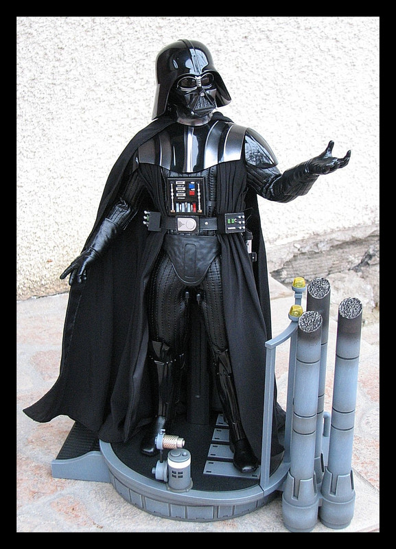 Hot-Toys-Darth-Vader-ESB-13.jpg