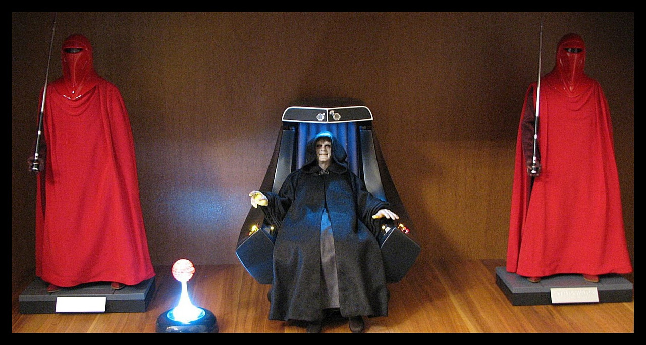 Hot-Toys-Emperor-Throne-13.jpg