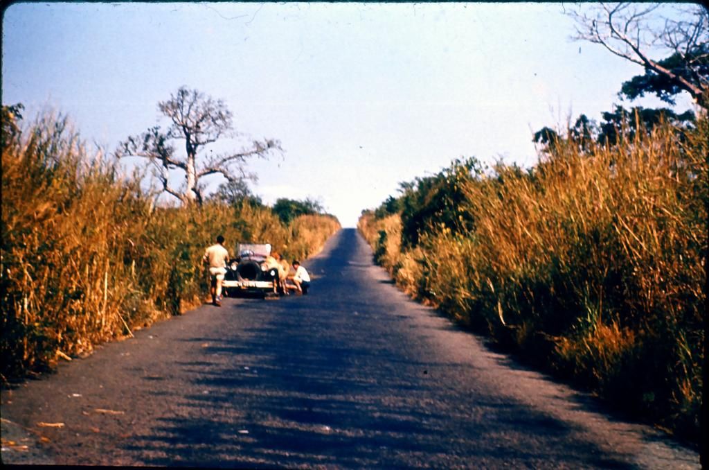 Slide%206%20Dodge%20Angola%201965_zpsgvgisqcu.jpg