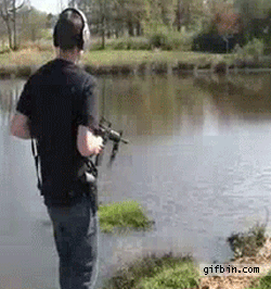 1314727836_shooting_an_m16_into_the_water.gif