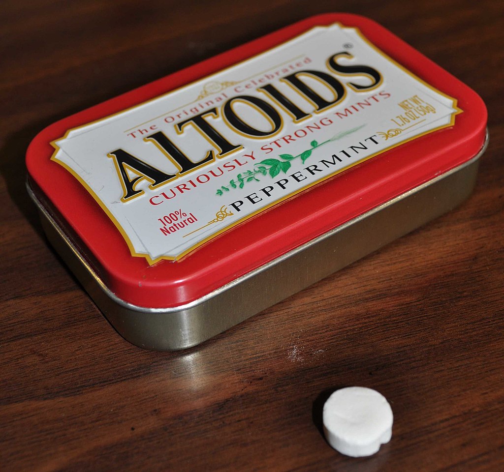 1024px-Altoid_and_tin.JPG