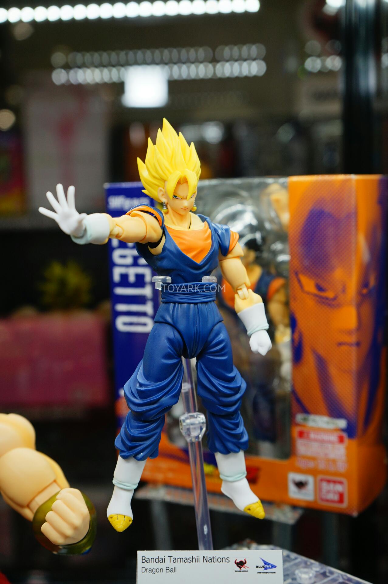 Toy-Fair-2015-Bluefin-Booth-SH-Figuarts-DBZ-003.jpg