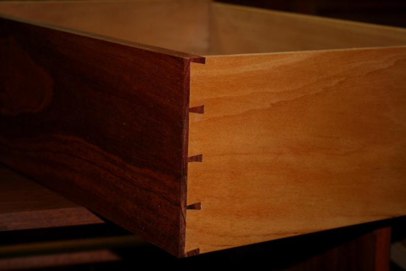 HalfblindDovetailsinJarrah_html_m527514da.jpg