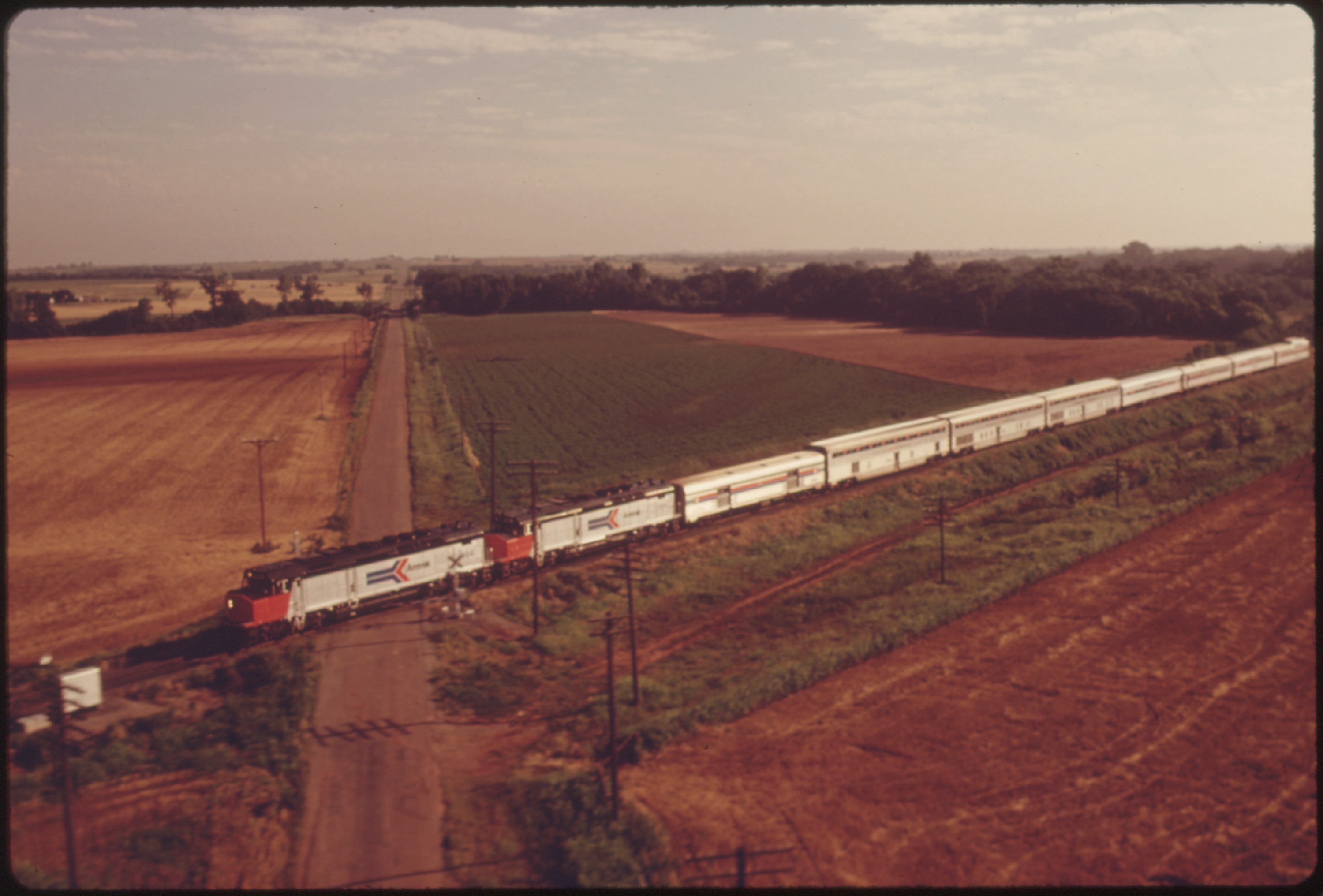 THE_LONE_STAR_%28TRAIN_%5E15%29_IS_SHOWN_FROM_THE_AIR_AS_IT_PASSES_A_TYPICAL_RURAL_OKLAHOMA_CROSSING_BETWEEN_GUTHRIE_AND..._-_NARA_-_556029.jpg