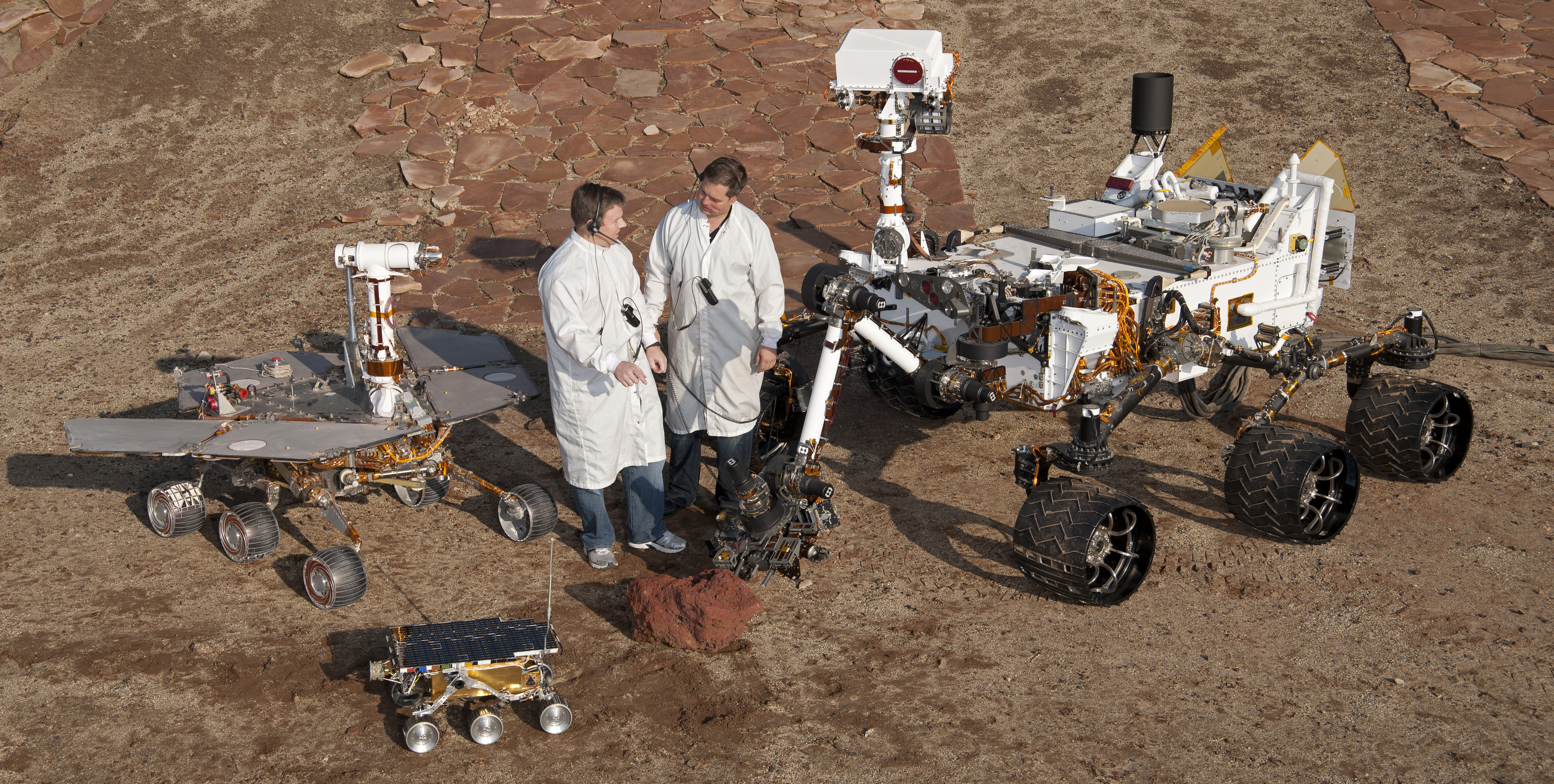 PIA15279_3rovers-stand_D2011_1215_D521.jpg