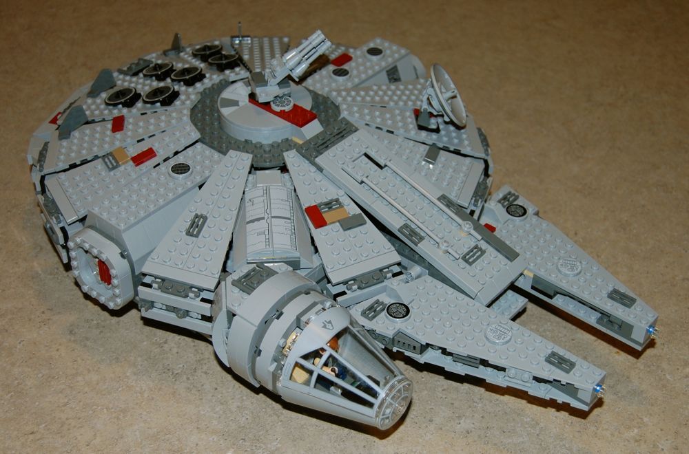 lego_falcon1.jpg