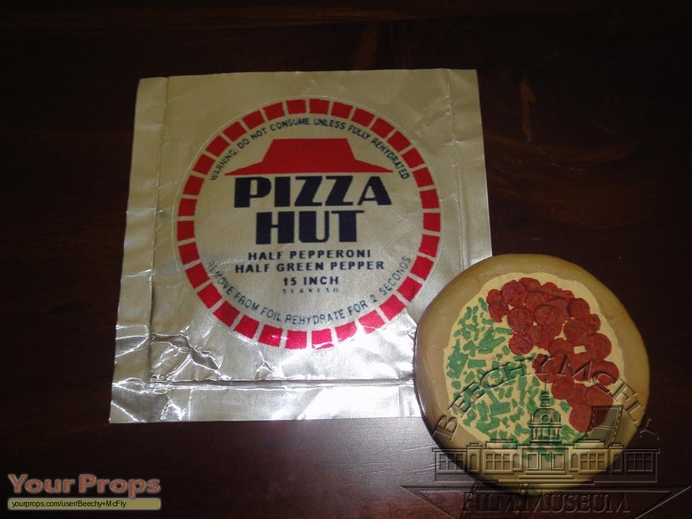 Back-To-The-Future-2-Pizza-Hut-Pizza-and-Wrapper-1.jpg