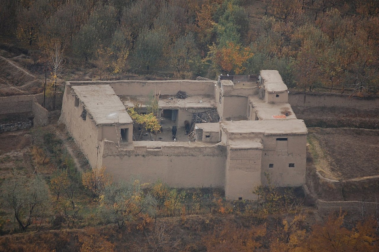 1280px-Fortified_rural_farmhouse_afghanistan.jpg
