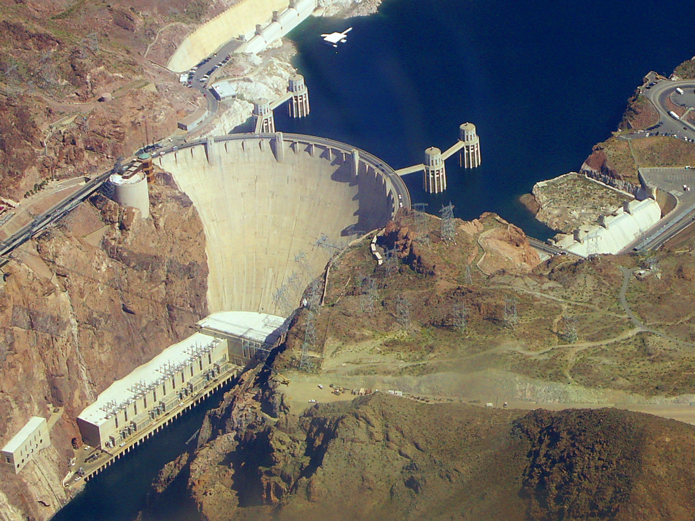 Hoover_dam_from_air.jpg