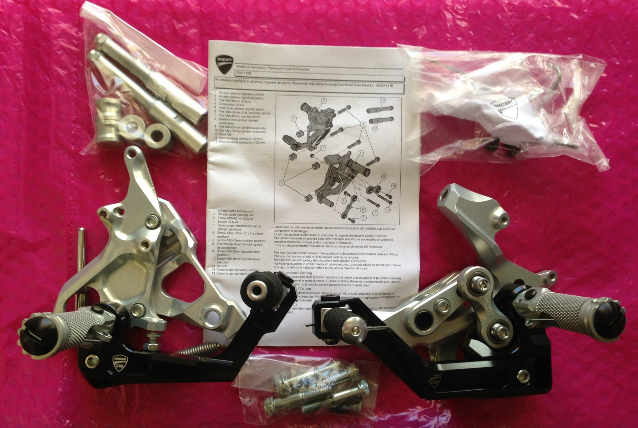 75593d1391288745-1199-all-models-899-panigale-96451111b-fully-adjustable-rearsets-brand-new-image.jpg