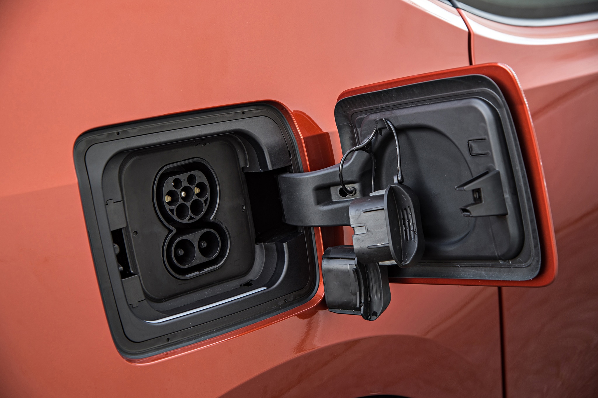 2014-BMW-i3-eDrive-charging-port1.jpg