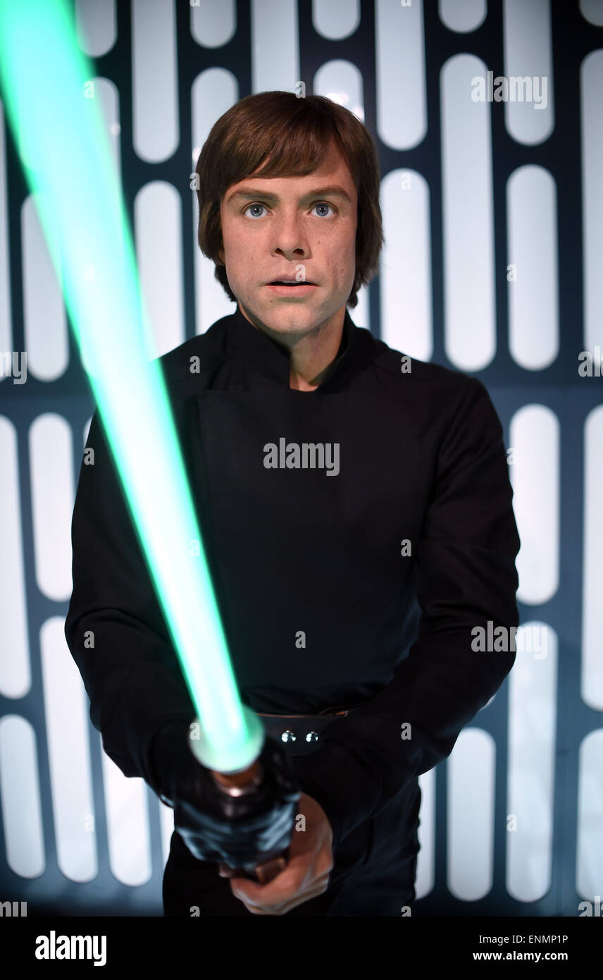 berlin-germany-7th-may-2015-the-wax-figure-of-the-star-wars-saga-luke-ENMP1P.jpg