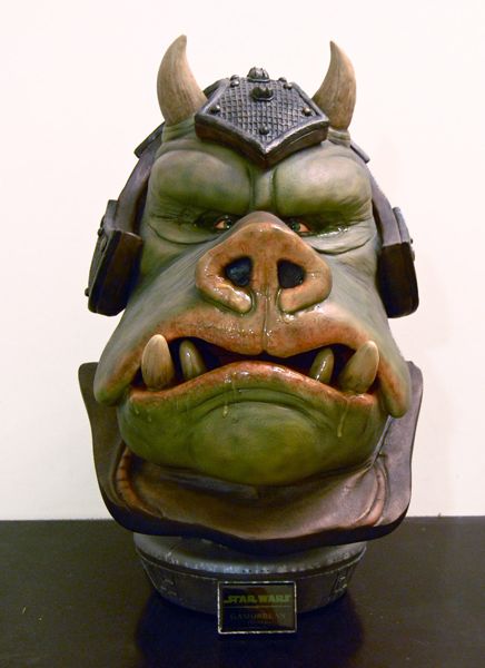 sideshow_gamorrean_bust_small4.jpg