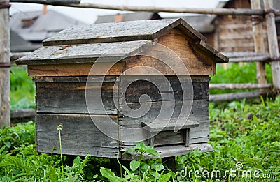 old-beehive-15116218.jpg