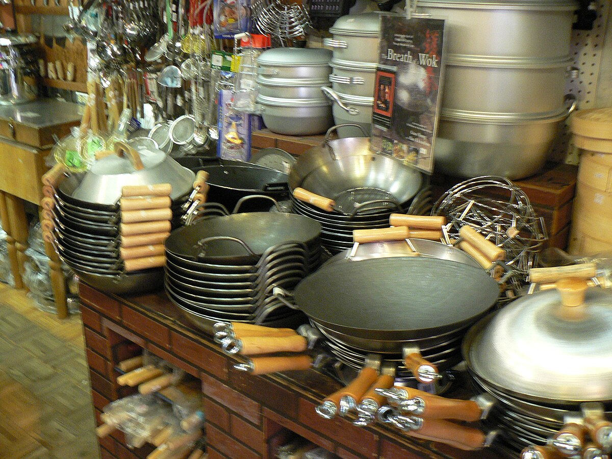 1200px-Woks_for_sale_by_stu_spivack_in_San_Francisco.jpg