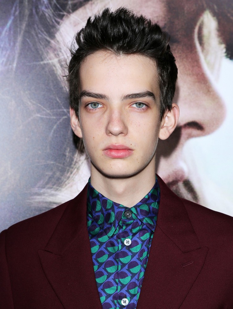 kodi-smit-mcphee-premiere-romeo-and-juliet-02.jpg