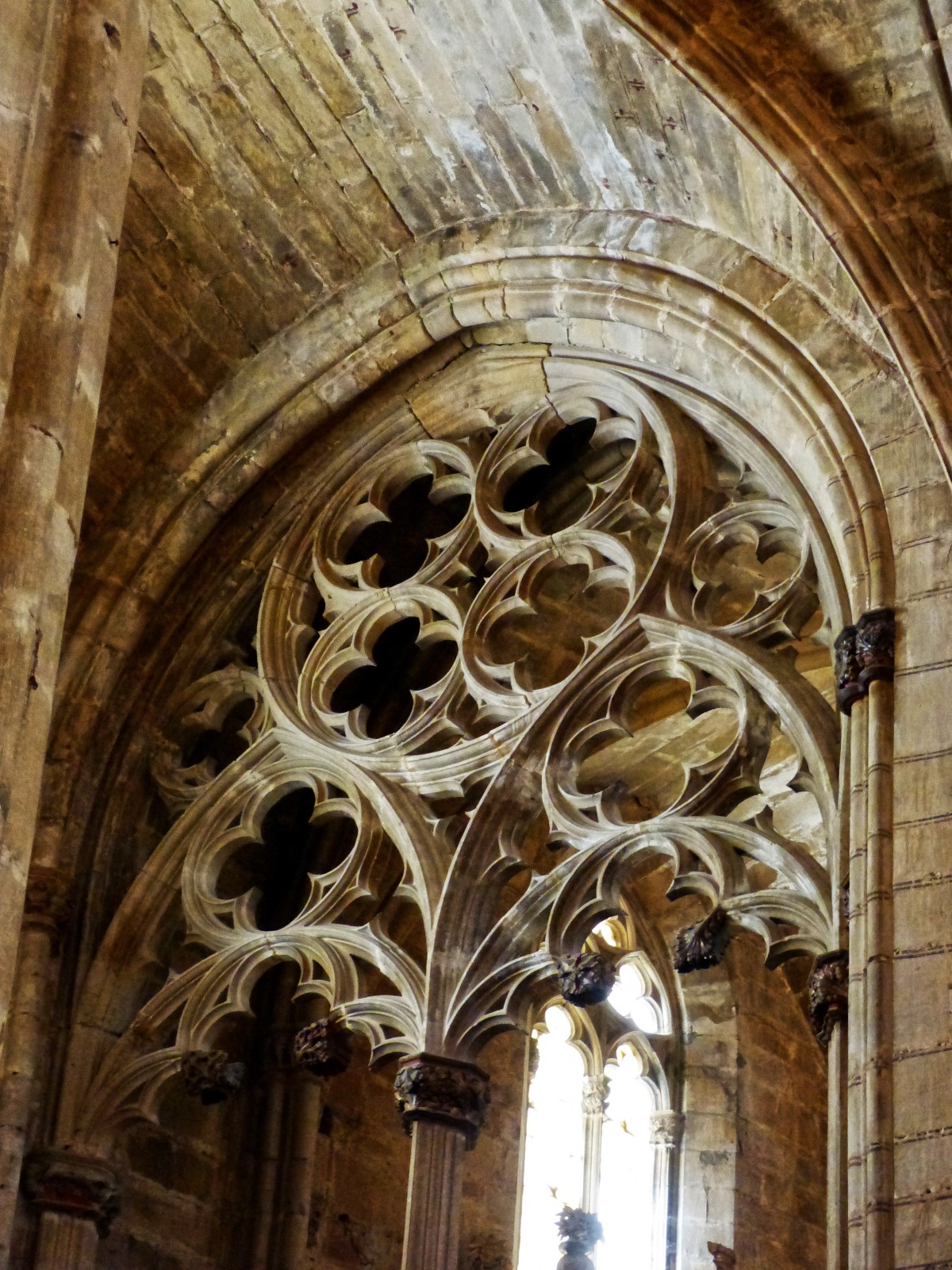 gothic_tracery_ogee_carved_stone_cathedral_tortosa-614038.jpg!d