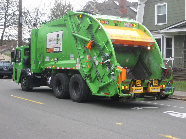 rear+loader+garbage+truck.jpg